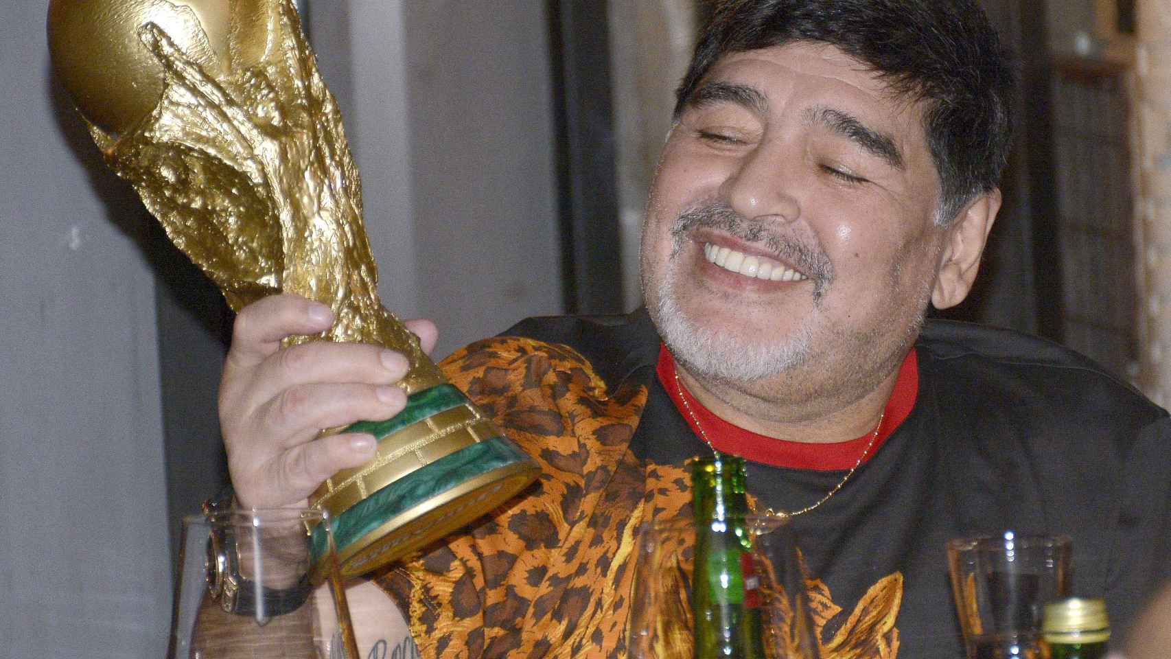 Maradona en una cena para recaudar fondos en apoyo a los damnificados en Sinaloa