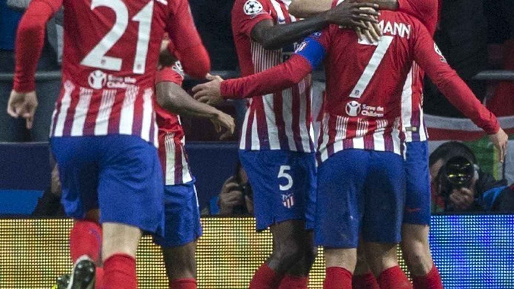 Jugadores del Atlético celebra un gol ante el Dortmund.