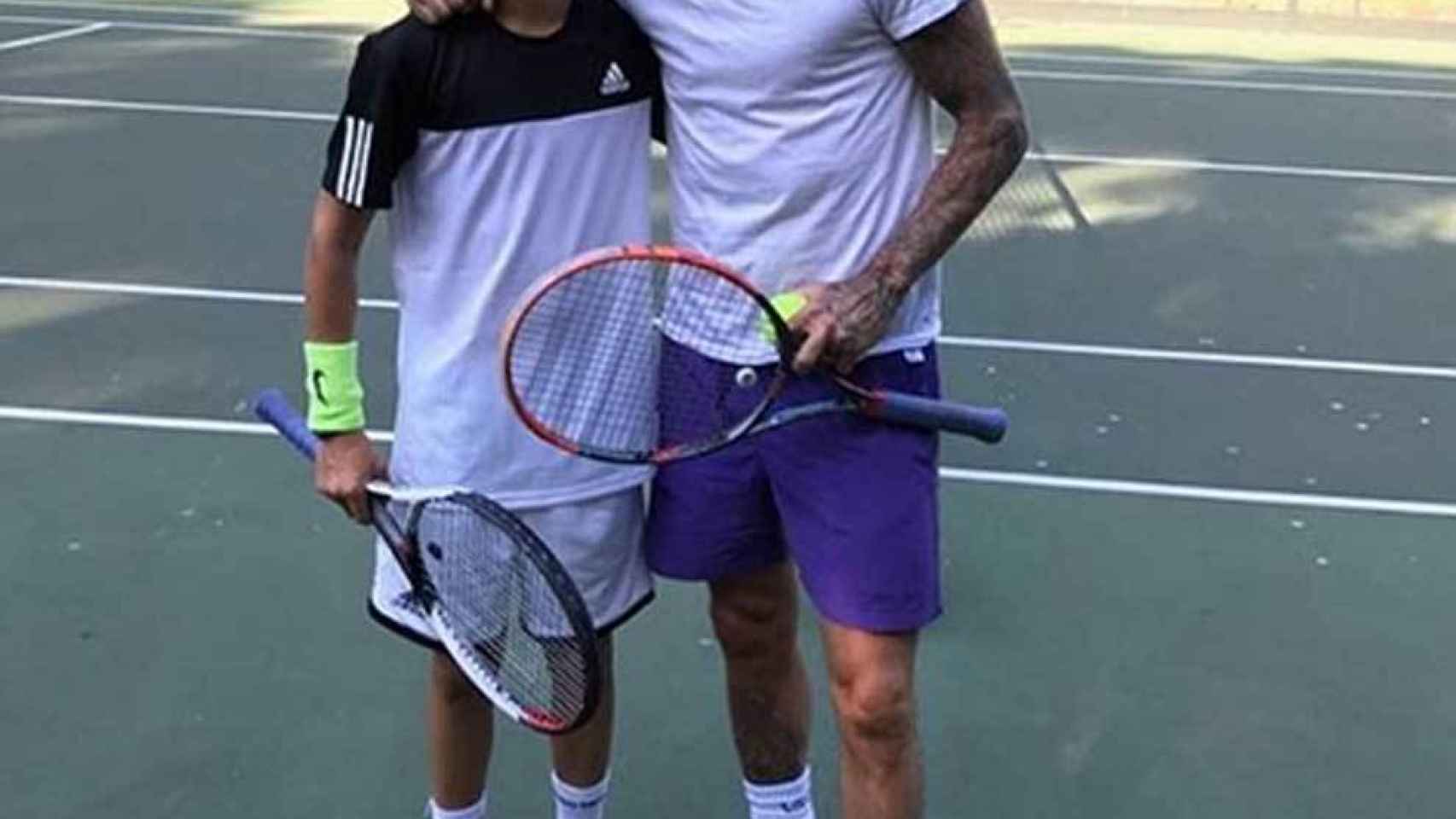 Romeo Beckham, junto a su padre. Foto: Instagram (@romeobeckham)