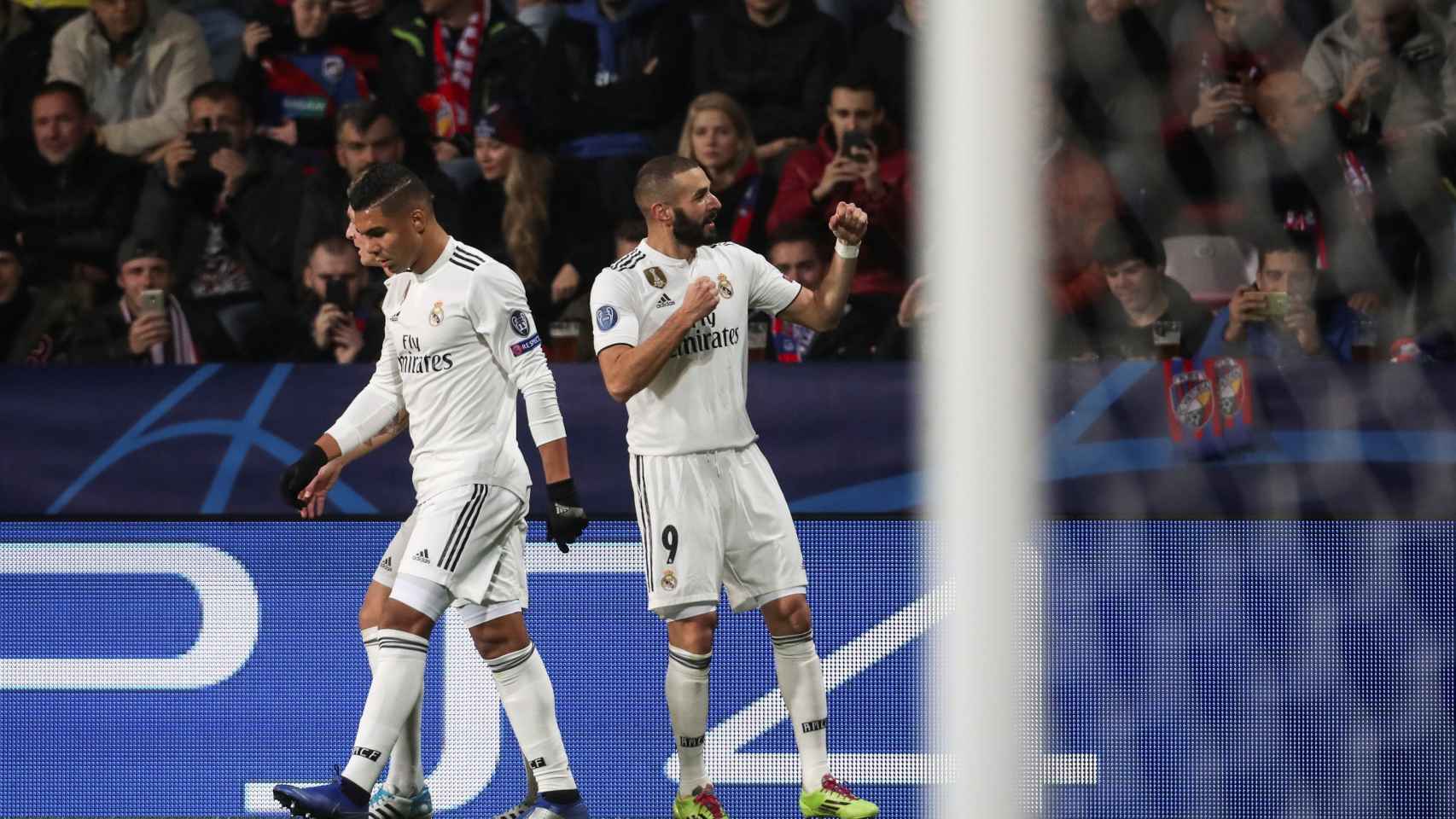 Karim Benzema, celebra un gol ante el Viktoria Pilsen