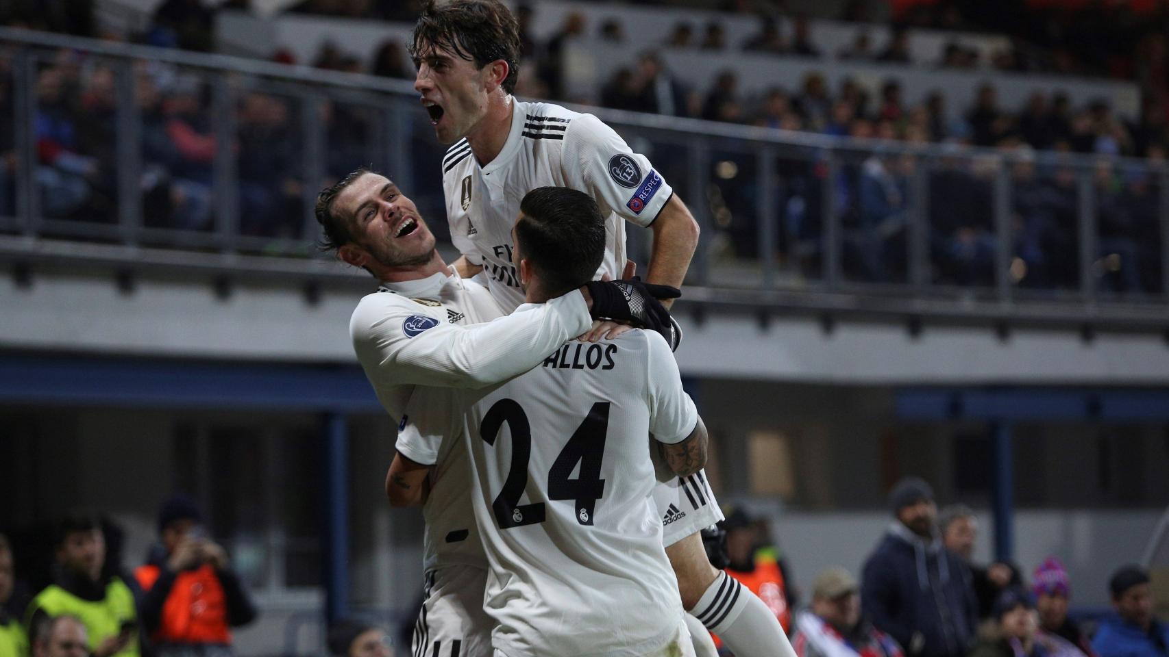 Bale, Ceballos y Odriozola celebran un gol ante el Viktoria Pilsen