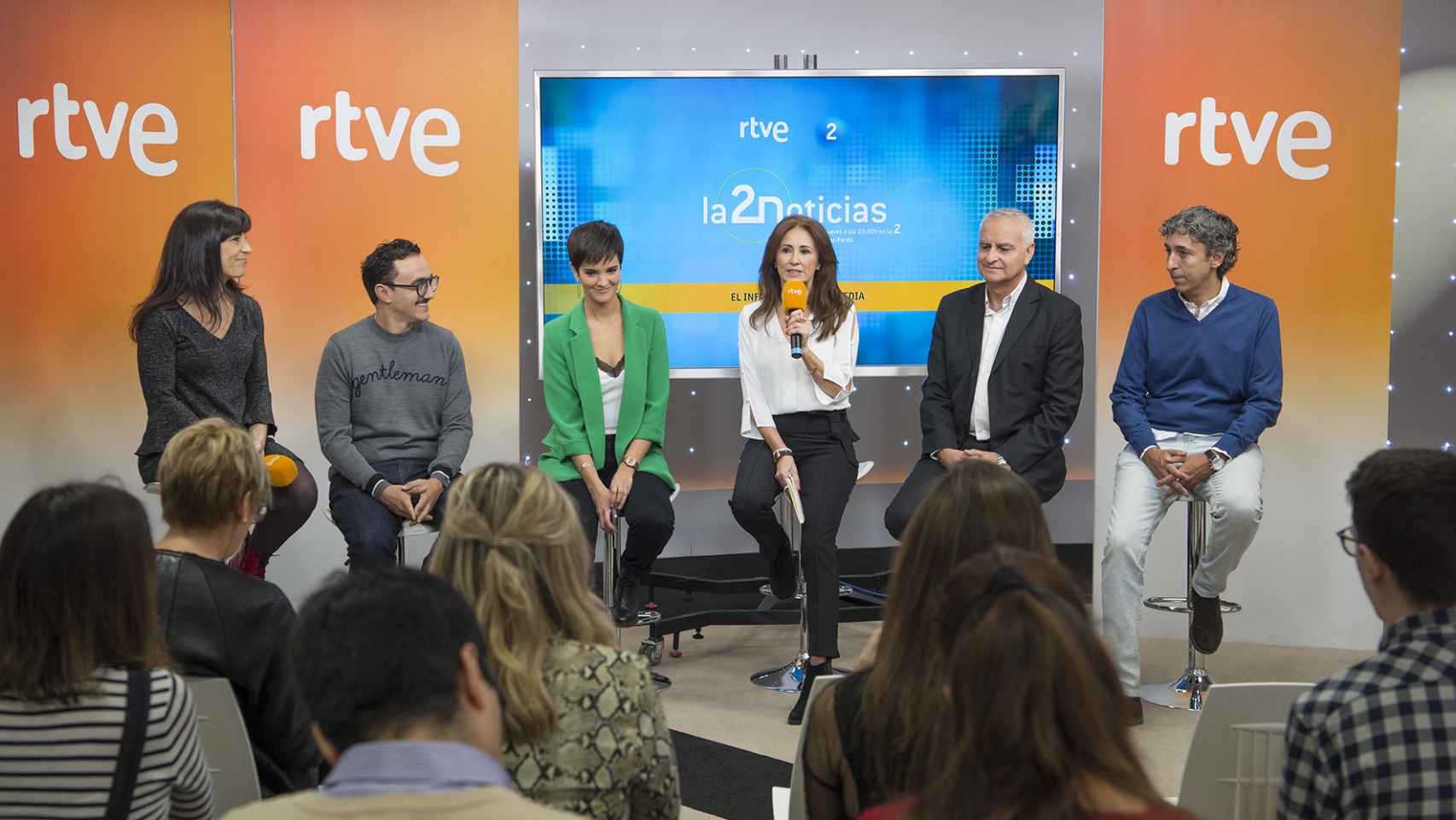 Begoña Alegría (en el centro)  durante la presentación de la nueva temporada de La 2 Noticias.