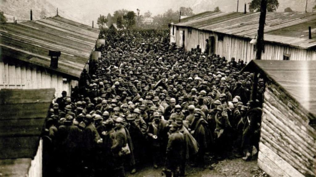 Algunos de los soldados italianos hechos prisioneros por Rommel.