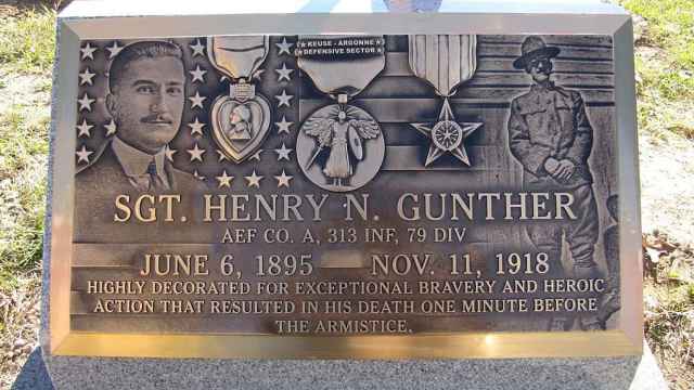 Placa memorial de Henry Gunther, el último muerto de la I Guerra Mundial.
