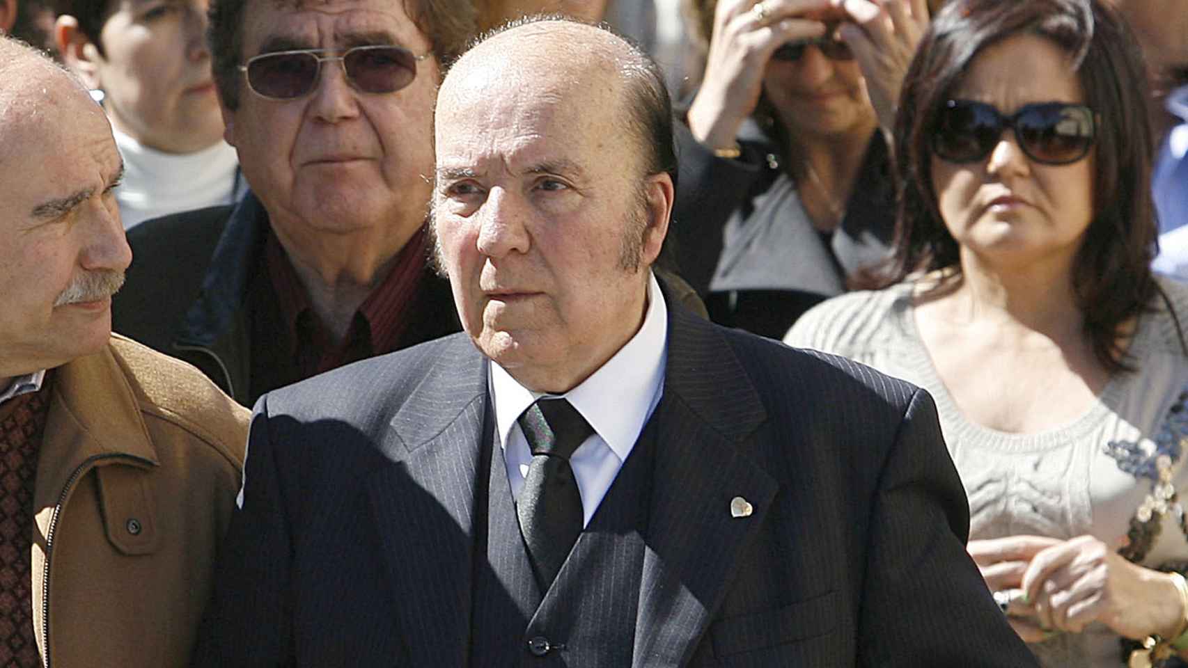 Chiquito de la Calzada en el funeral de su esposa, Pepita.