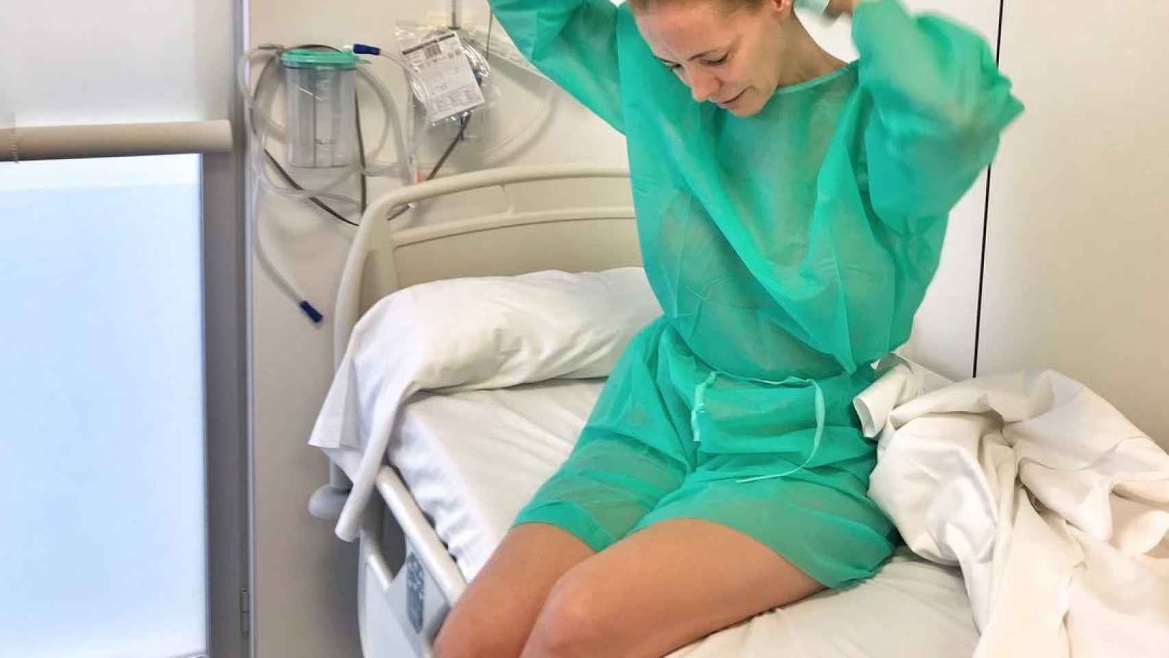 Imágenes del día: Paula Vázquez, operada del menisco