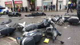 Un conductor pierde el control y arrolla a varios peatones en Barcelona