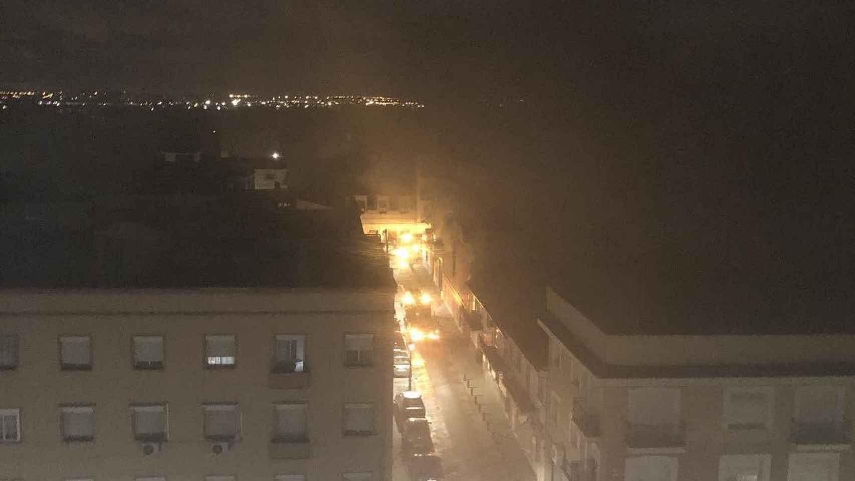 Un incendio en Torrejón de Ardoz obliga a desalojar de sus casas a 70 vecinos