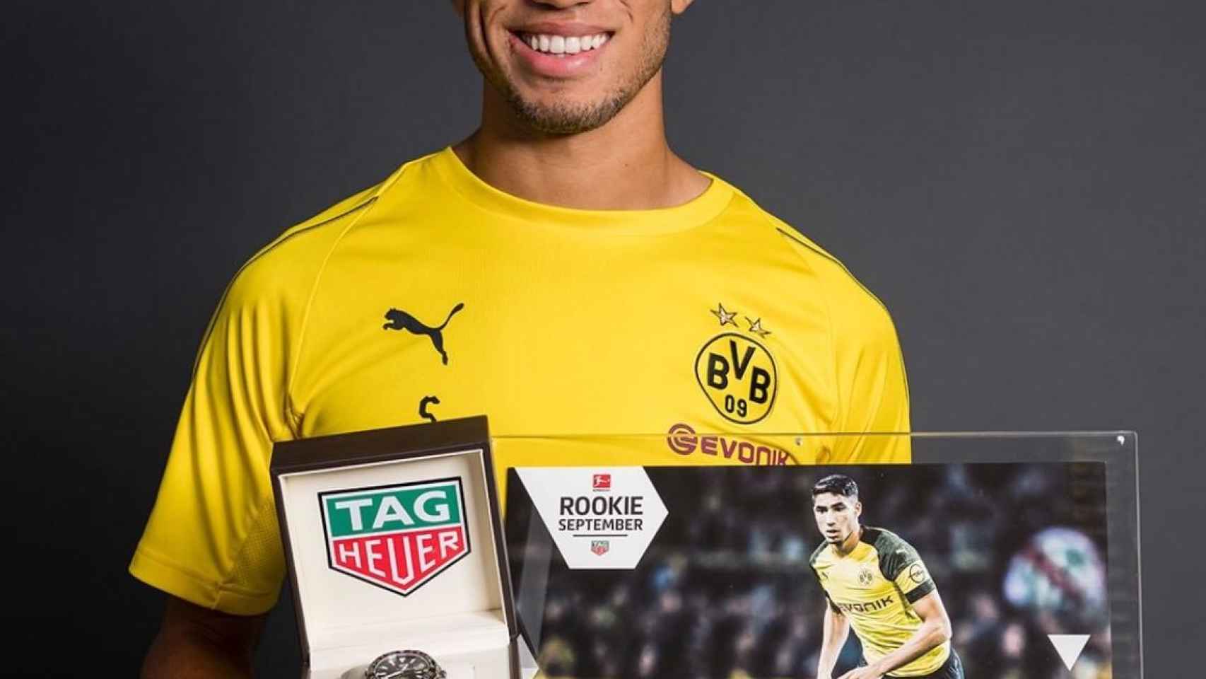 Achraf Hakimi, mejor novato de la Bundesliga. Foto: Twitter (@AchrafHakimi)