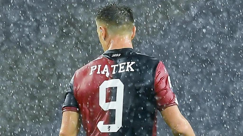 Piatek, con el Genoa bajo la lluvia