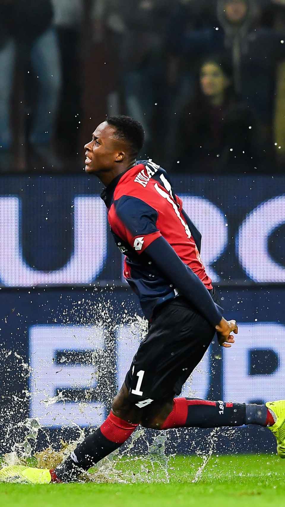 Christian Kouamé celebra su gol ante el Nápoles