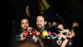 Iglesias, junto a Garzón, en la concentración ante la sede del Tribunal Supremo en Madrid.