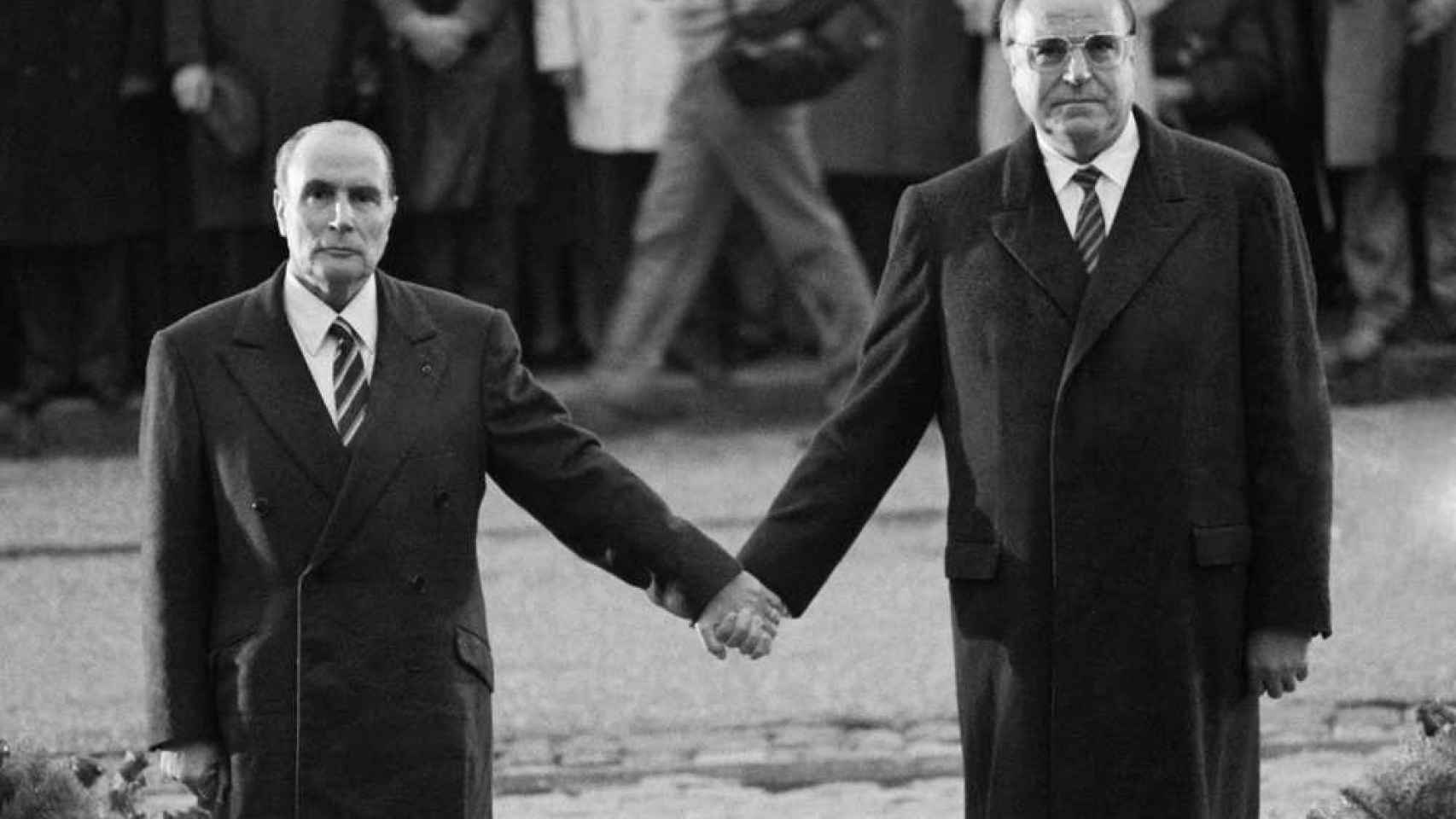 François Mitterrand y Helmut Kohl, en Verdún, en 1984.