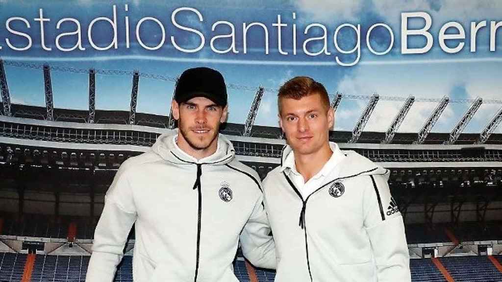Bale y Kroos en la sesión de firmas de Vigo
