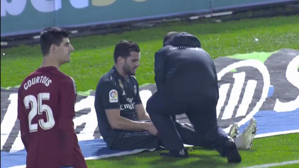 Nacho, tendido fuera del campo en el Celta - Real Madrid