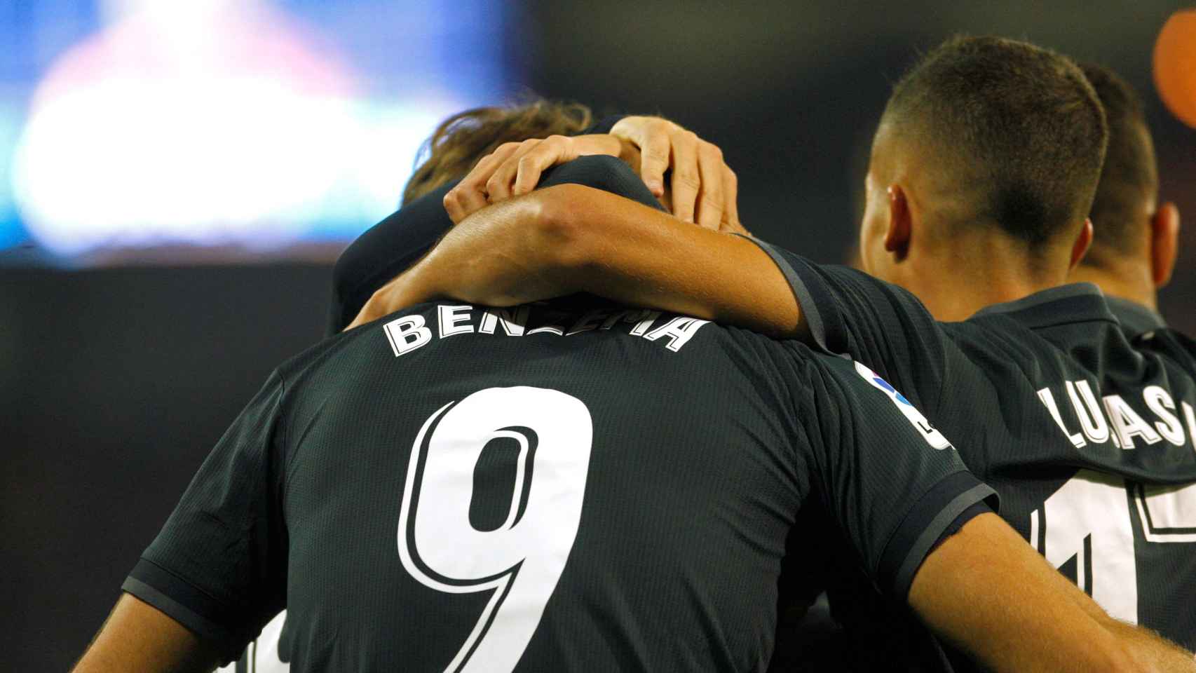 Benzema y Lucas Vázquez celebran un gol del Real Madrid