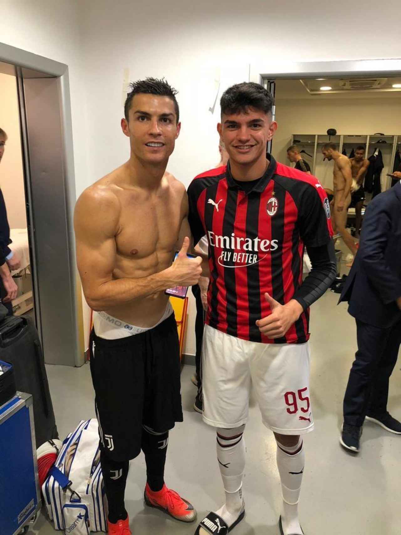 Cristiano Ronaldo y Raoul Bellanova, tras el Milan - Juventus