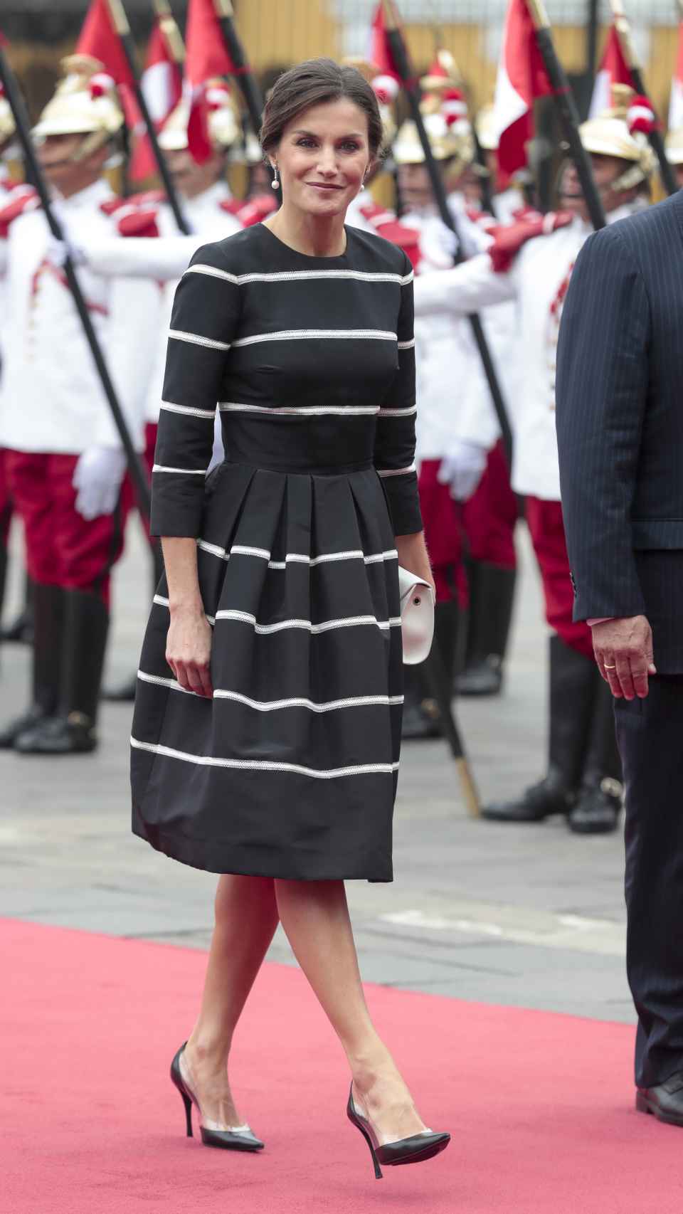 La reina Letizia, vestida por Carolina Herrera.