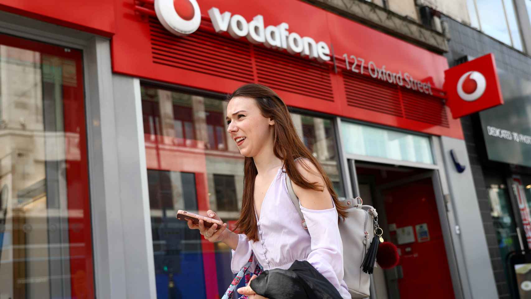Una tienda de Vodafone en una imagen de archivo.