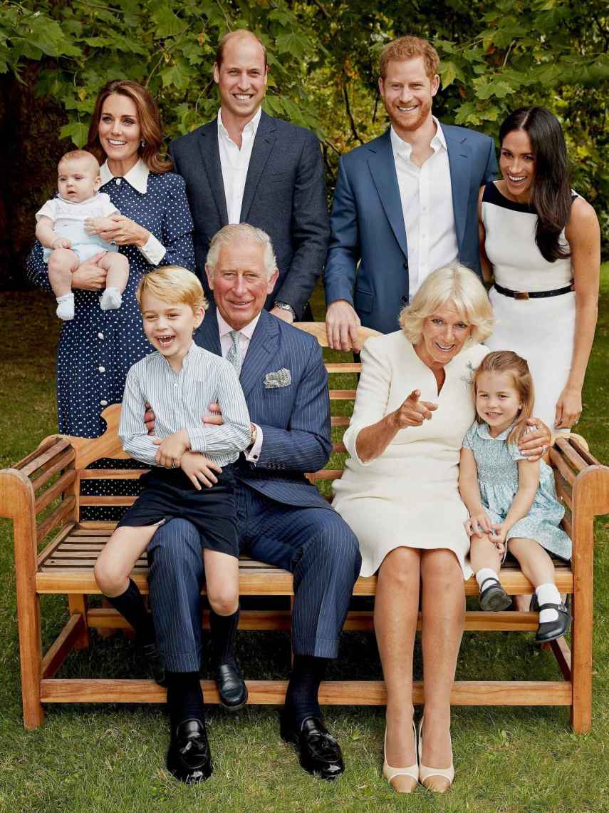 Posado de la familia real británica en el 70 cumpleaños del príncipe Carlos.