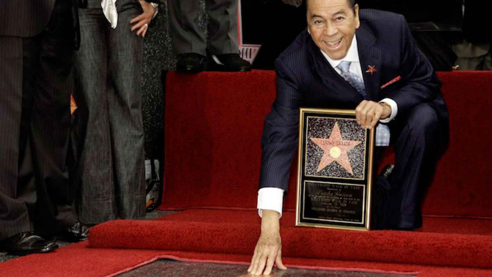 Lucho Gatica con su estrella en el Paseo de la fama en Hollywood.