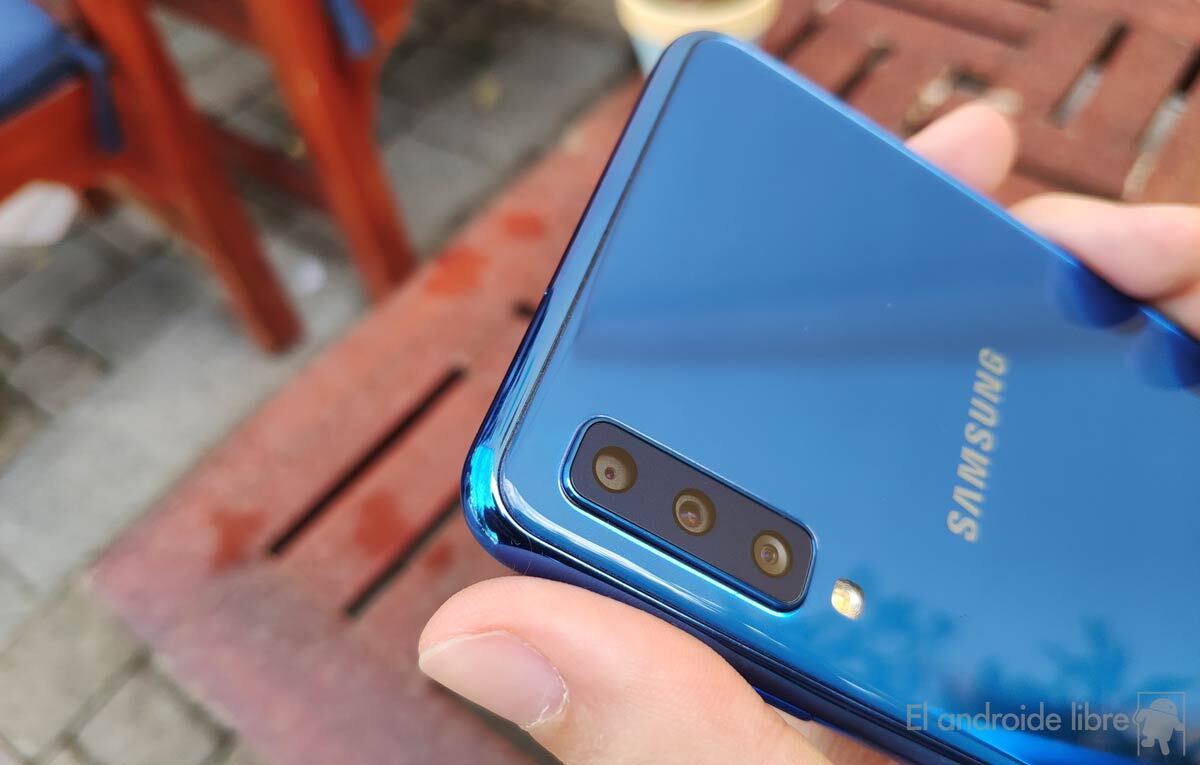 reparar petróleo complemento Análisis del Samsung Galaxy A7: 3 cámaras unidas a una gran batería