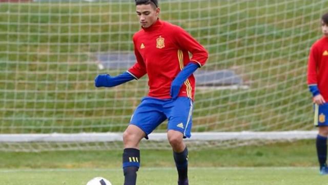 Latasa, jugador del Juvenil B con la Selección. Foto: rfef.es