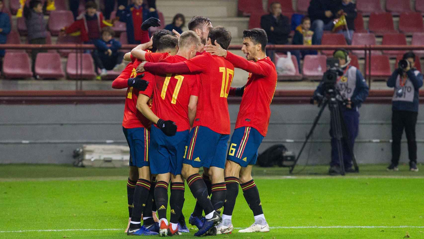 La selección española sub21 celebrando un gol