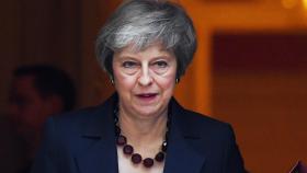 La primera ministra británica, Theresa May, abandona Downing Street.