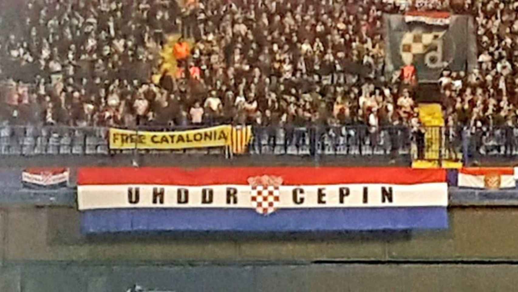 Los aficionados croatas pidieron libertad para Cataluña. Foto: Twitter.