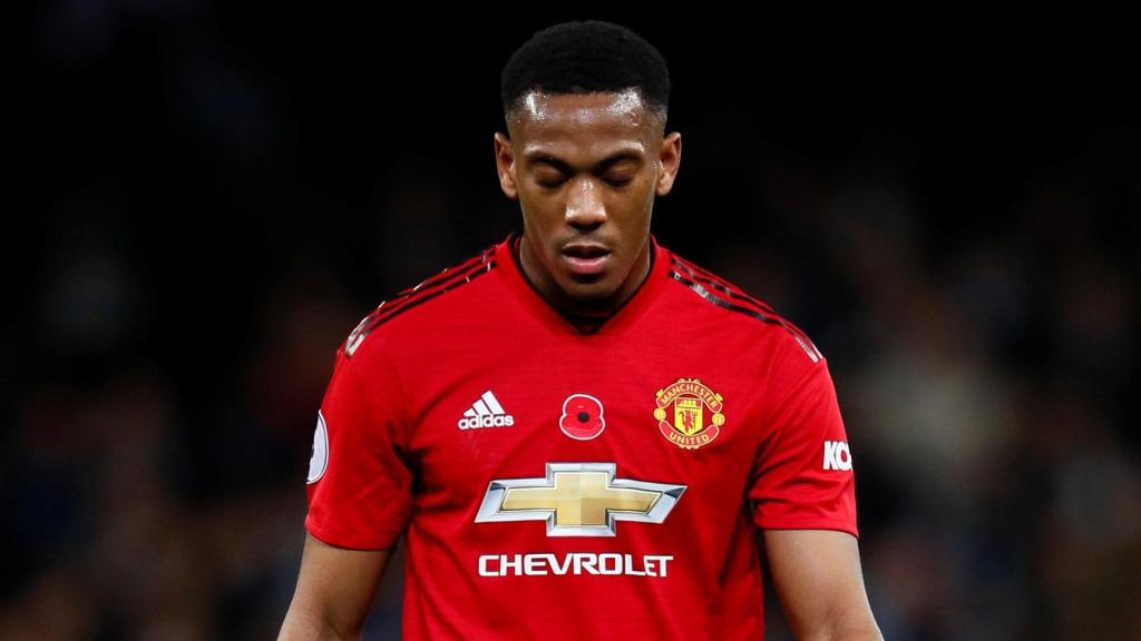 Martial, cabizbajo en un partido con el Manchester United