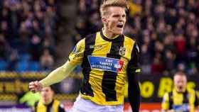 Odegaard celebra un gol con el Vitesse
