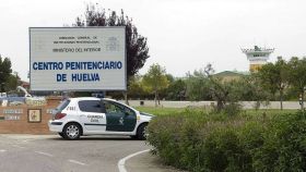 Entrada a la cárcel de Huelva.