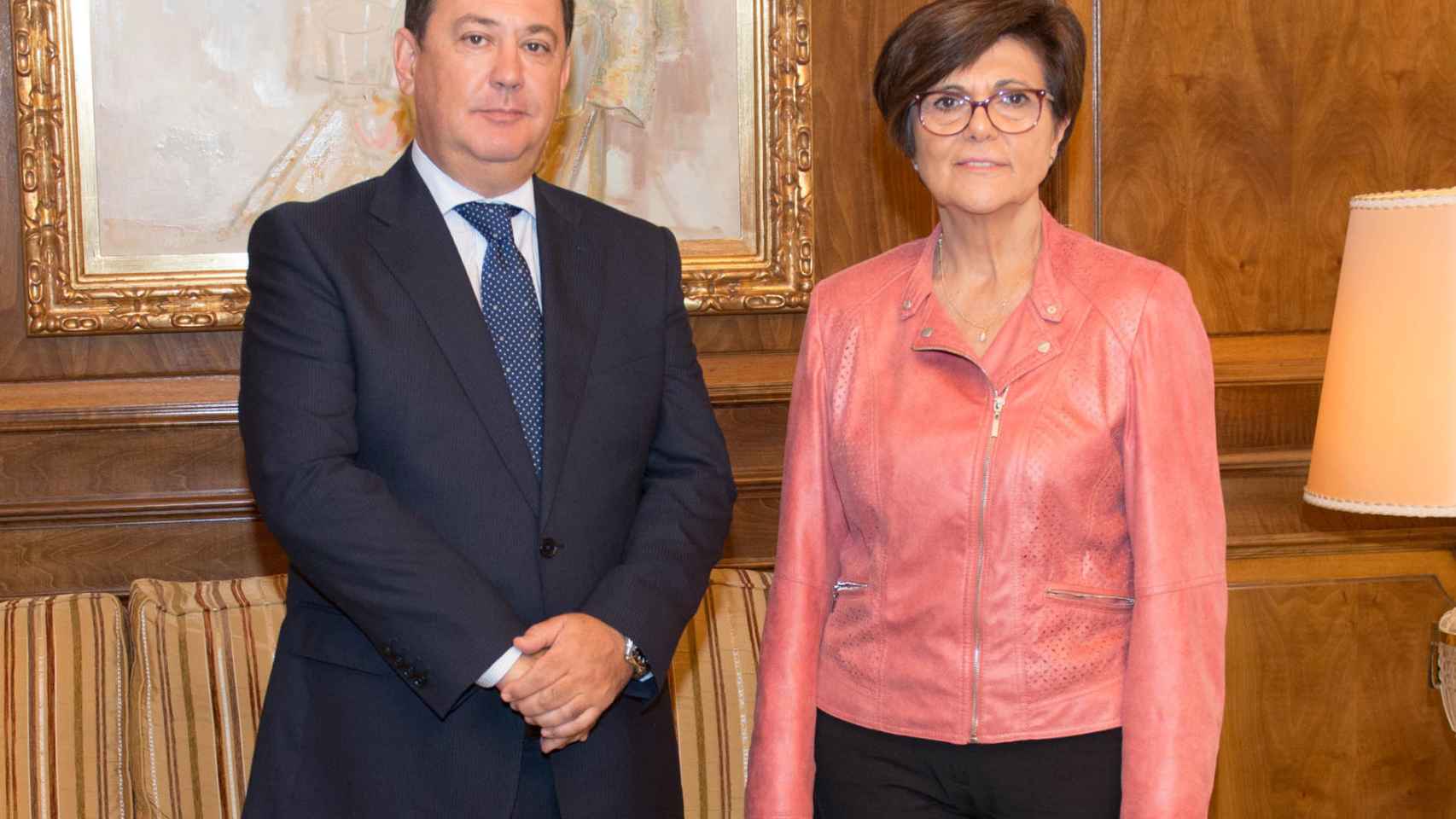 Agustín Álvarez Blanco  junto a la presidenta de la Asamblea de Murcia.