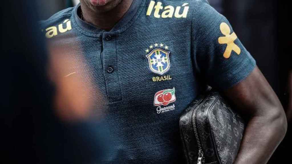 Vinicius llega a la concentración con Brasil Sub20. Foto: Twitter (@vini11Oficial)