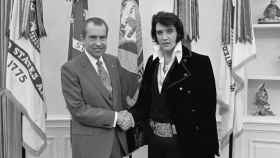 Richard Nixon y Elvis Presley, en la Casa Blanca, en 1970.