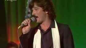 José Umbral interpreta la canción con la que ganó el festival de Benidorm