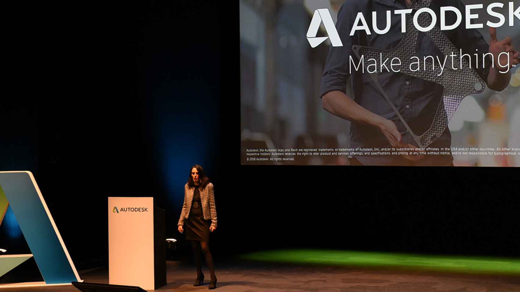 Ilse Verly, Senior Technical Sales de Autodesk, en el escenario de este evento anual de la compañía.