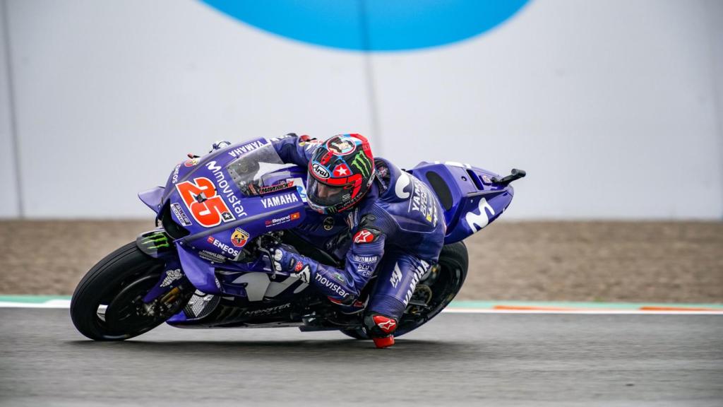 Maverick Viñales pilota su YZR-M1, en el circuito Ricardo Tormo de Cheste.