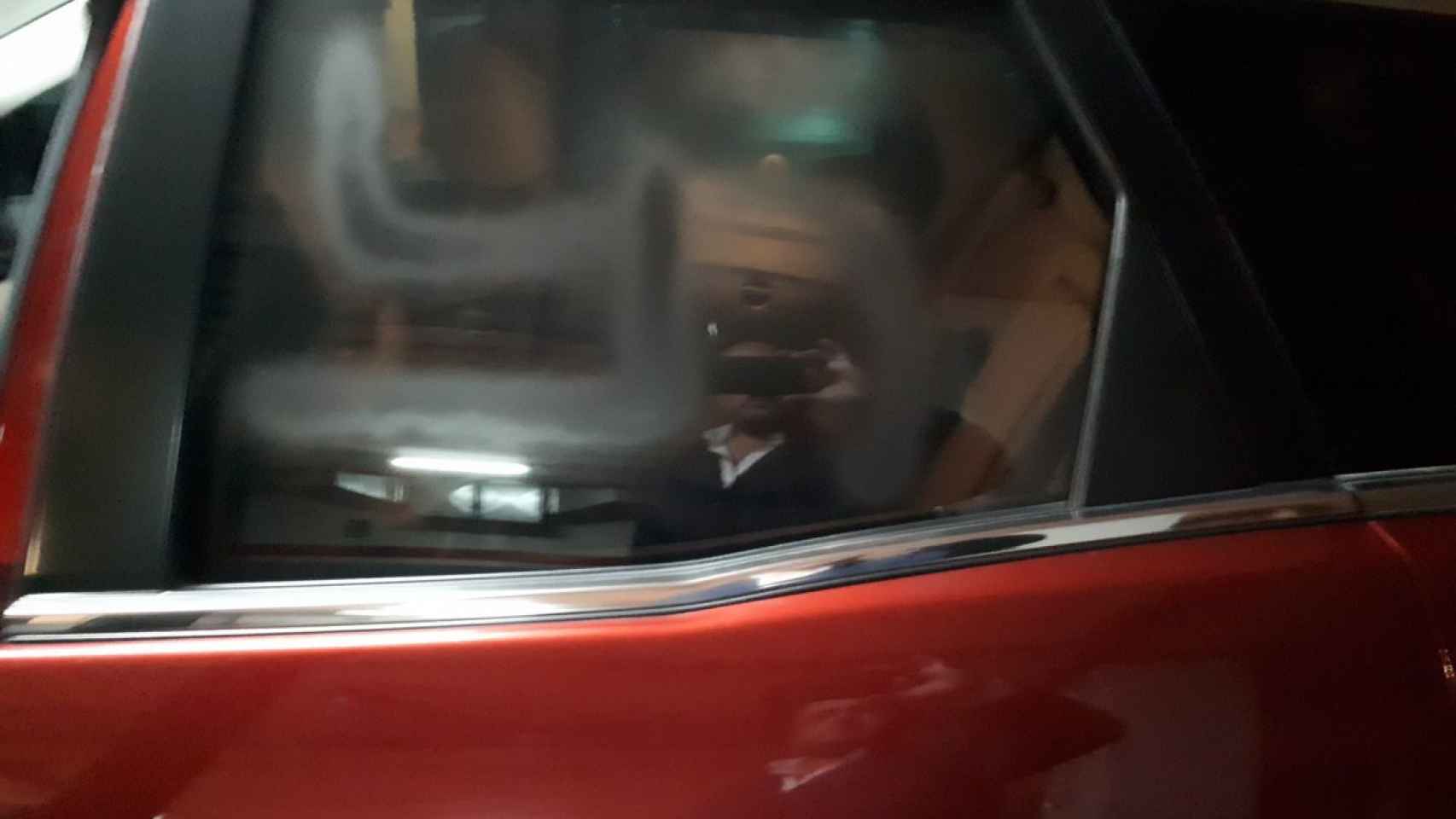 Esvástica pintada en el coche de Alejandro Fernández.
