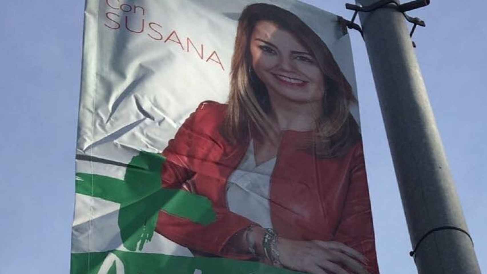 Susana Díaz relega al PSOE en sus carteles electorales