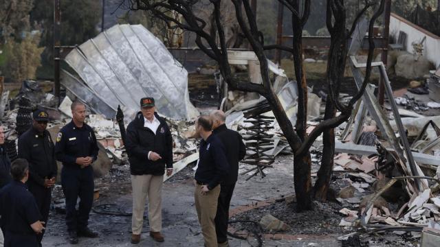 Donald Trump visita la zona 0 de los incendios de California.