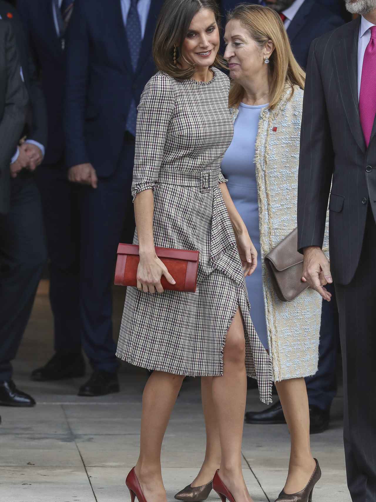 La reina Letizia con un vestido de Pedro del Hierro.