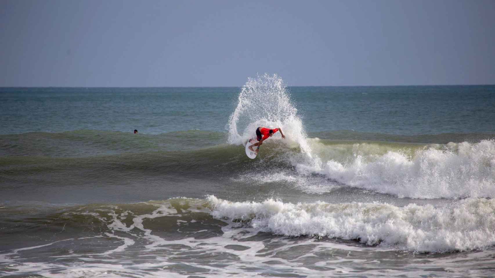Un surfista. Facebook: Federación Española de Surfing