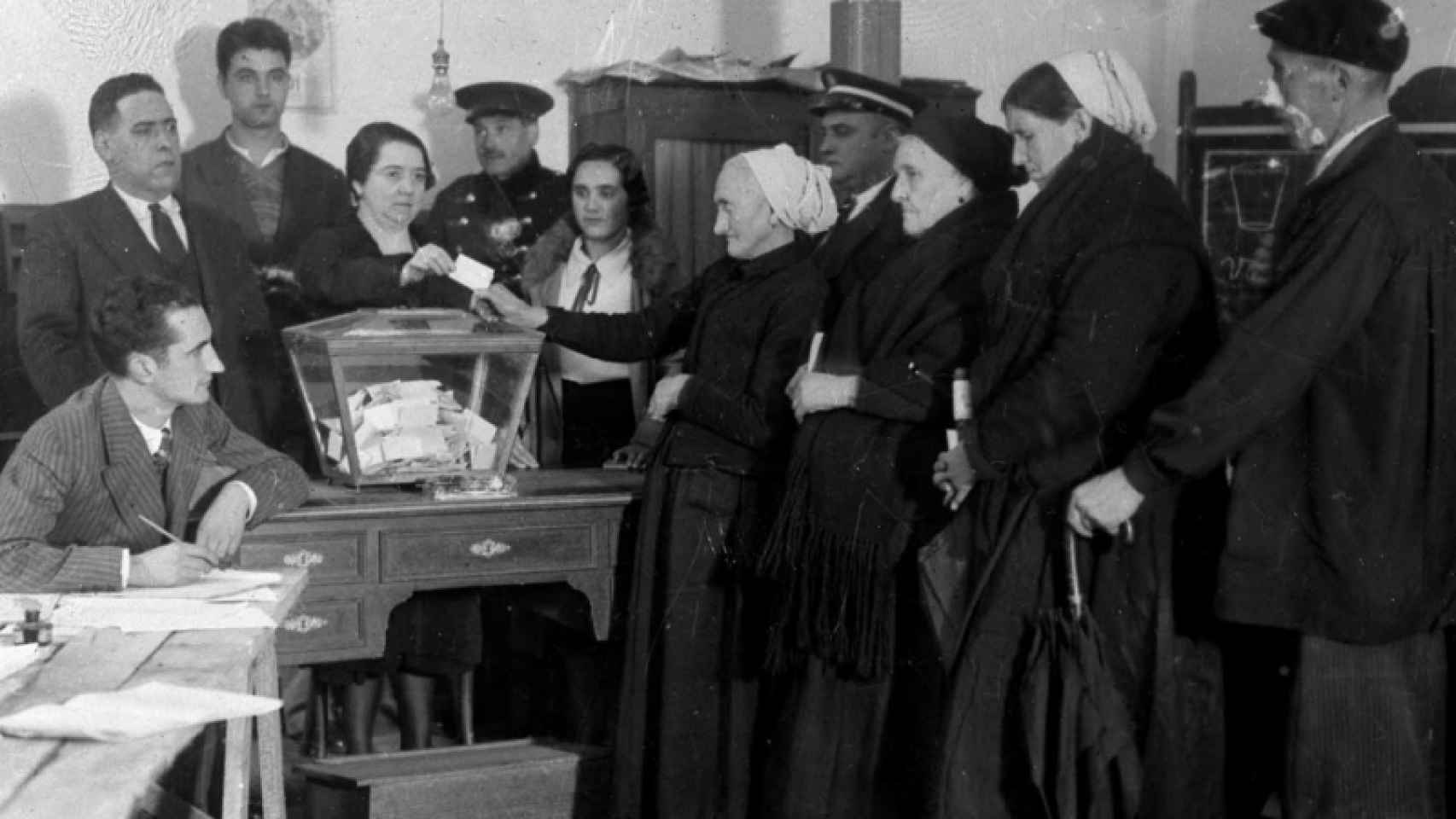 Mujeres votando en las elecciones de 1933.