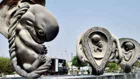 Imagen de varias de las 14 esculturas gigantes de Hirst.