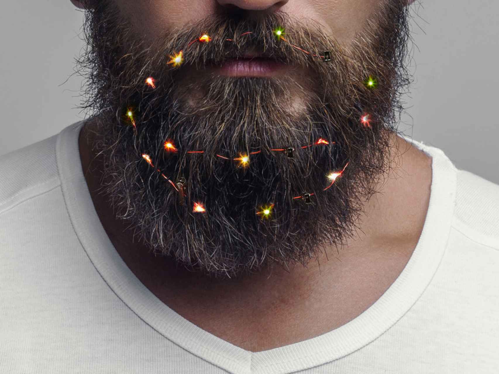 Ya puedes decorar tu barba con luces de Navidad