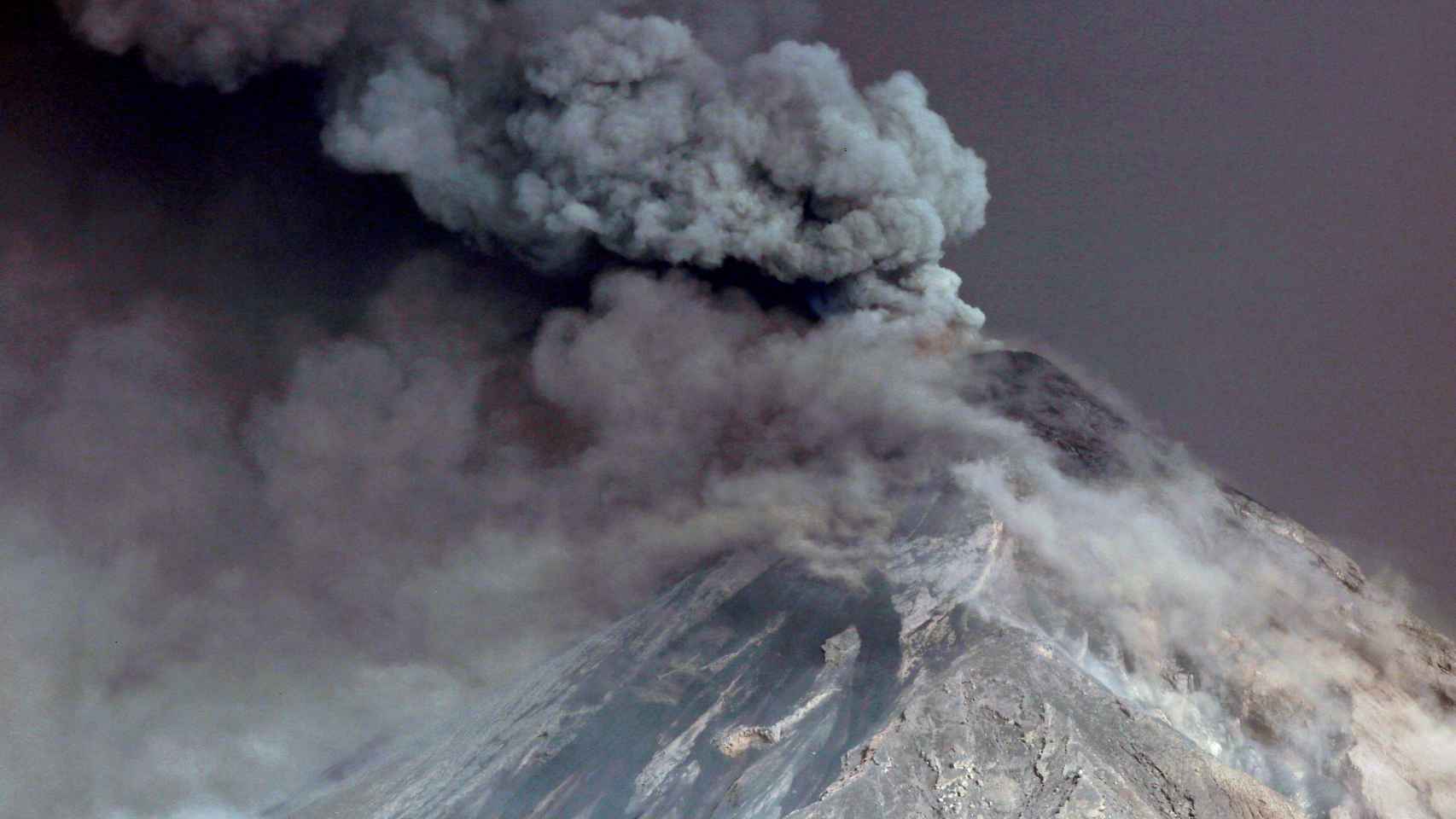 Erupción de un volcán en Guatemala.