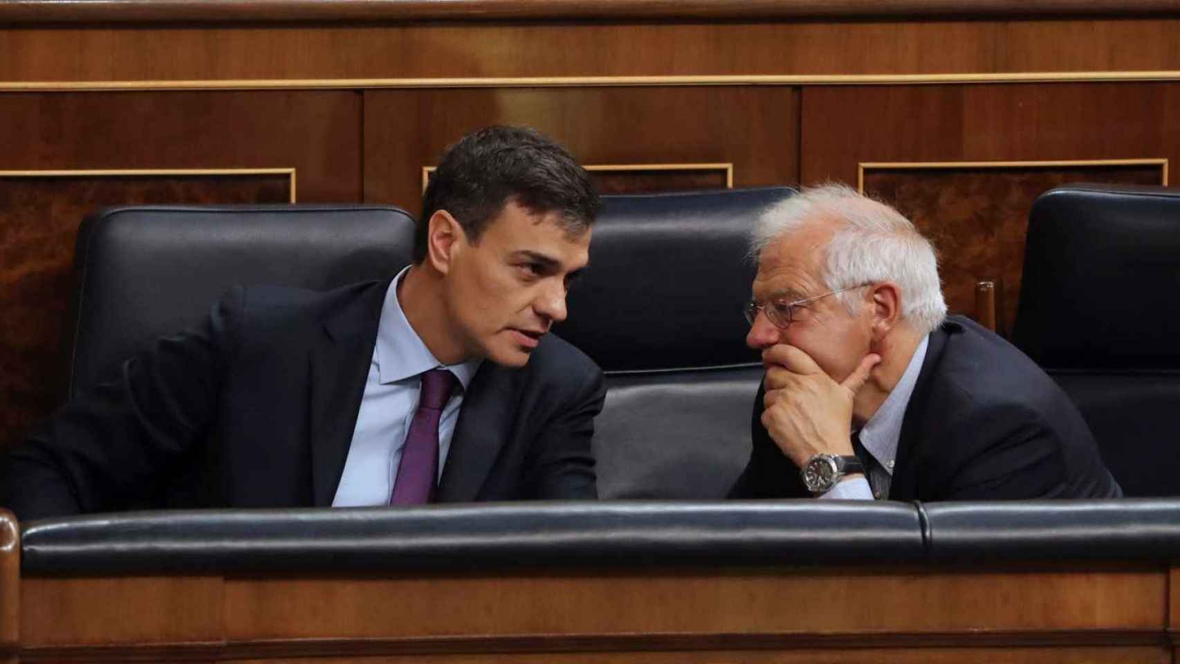 Sánchez y Borrell, en el Congreso.