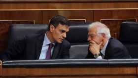 Pedro Sánchez y Josep Borrell, en el Congreso de los Diputados.